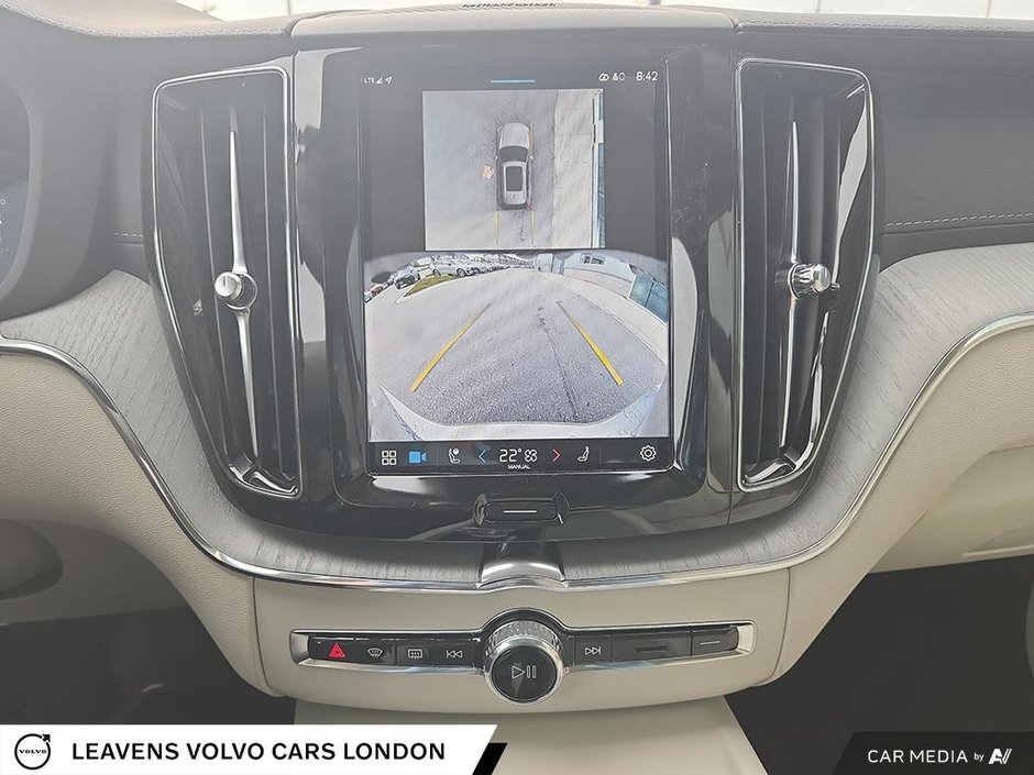 2025 Volvo XC60 Plug-in Hybrid ULTRA DARK THEME-22