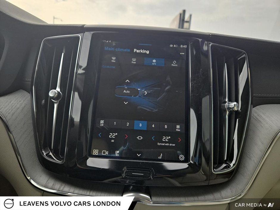 2025 Volvo XC60 Plug-in Hybrid ULTRA DARK THEME-18