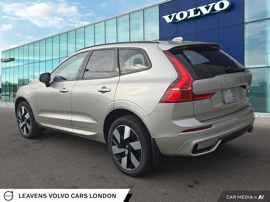 2025 Volvo XC60 Plug-in Hybrid ULTRA DARK THEME-3