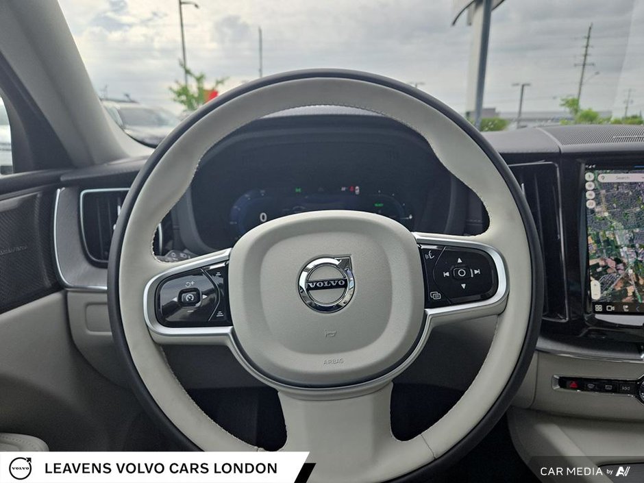 2025 Volvo XC60 Plug-in Hybrid ULTRA DARK THEME-13