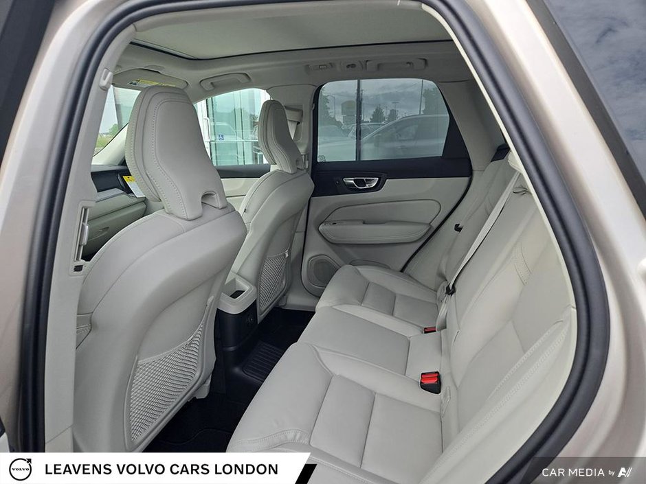 2025 Volvo XC60 Plug-in Hybrid ULTRA DARK THEME-27