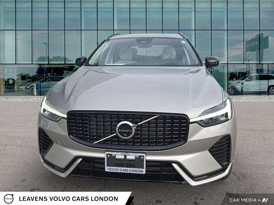 2025 Volvo XC60 Plug-in Hybrid ULTRA DARK THEME-1