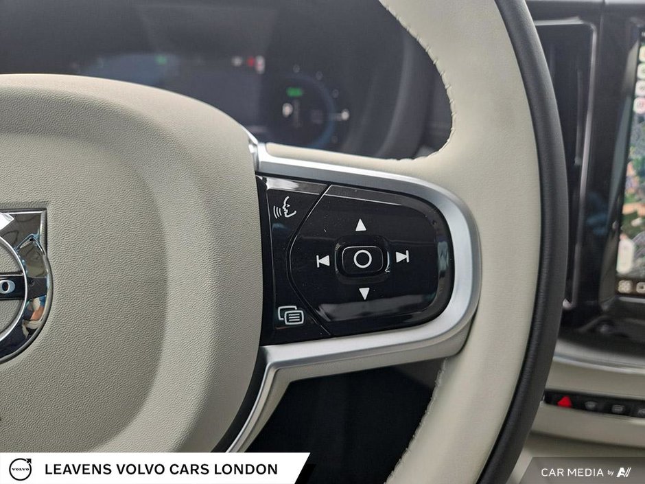 2025 Volvo XC60 Plug-in Hybrid ULTRA DARK THEME-15