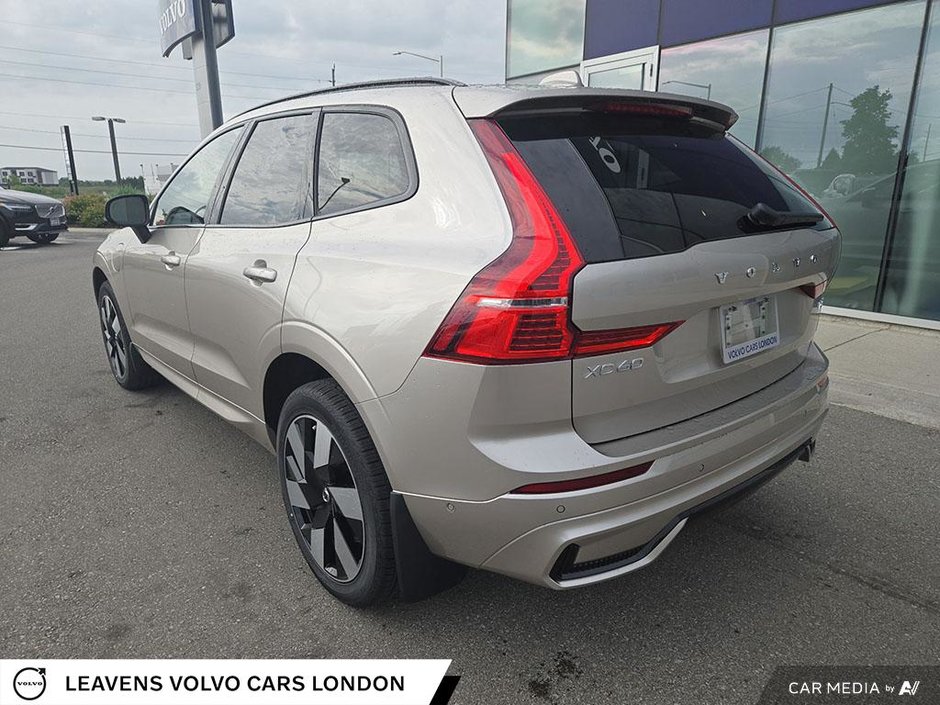 2025 Volvo XC60 Plug-in Hybrid ULTRA DARK THEME-10