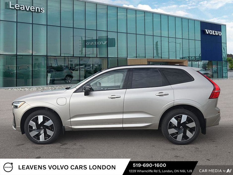 2025 Volvo XC60 Plug-in Hybrid ULTRA DARK THEME-0