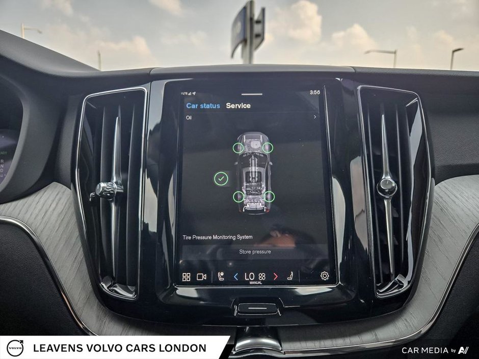 2025 Volvo XC60 Plug-in Hybrid PLUS DARK THEME-28