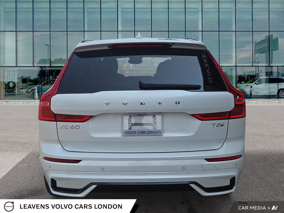 2025 Volvo XC60 Plug-in Hybrid PLUS DARK THEME-4