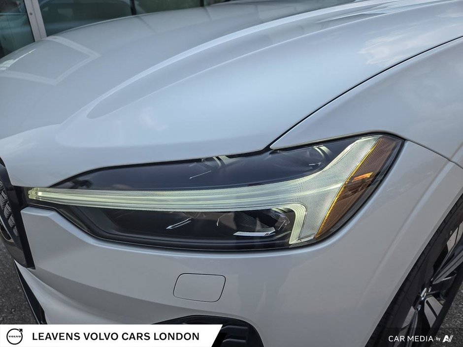 2025 Volvo XC60 Plug-in Hybrid PLUS DARK THEME-7