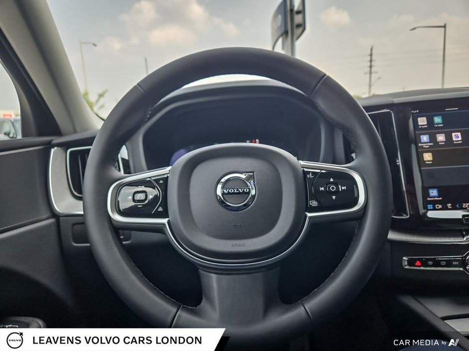 2025 Volvo XC60 Plug-in Hybrid PLUS DARK THEME-13