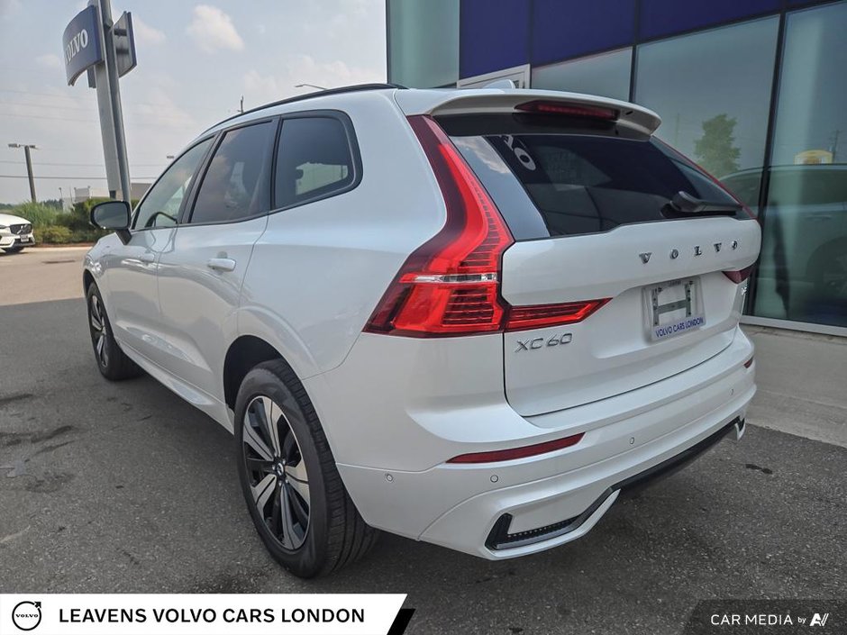 2025 Volvo XC60 Plug-in Hybrid PLUS DARK THEME-10
