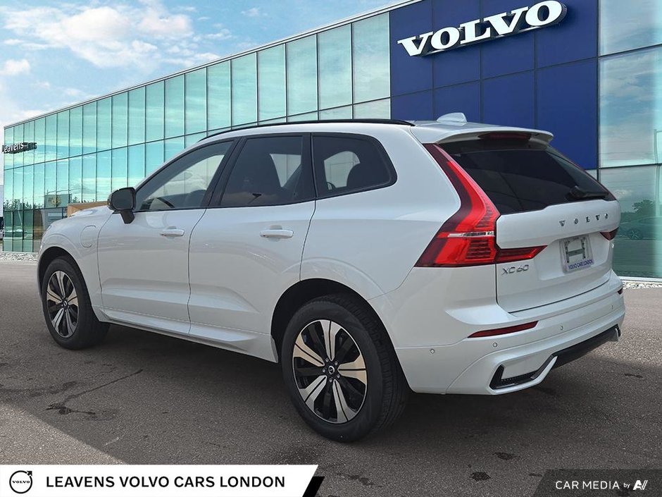2025 Volvo XC60 Plug-in Hybrid PLUS DARK THEME-3