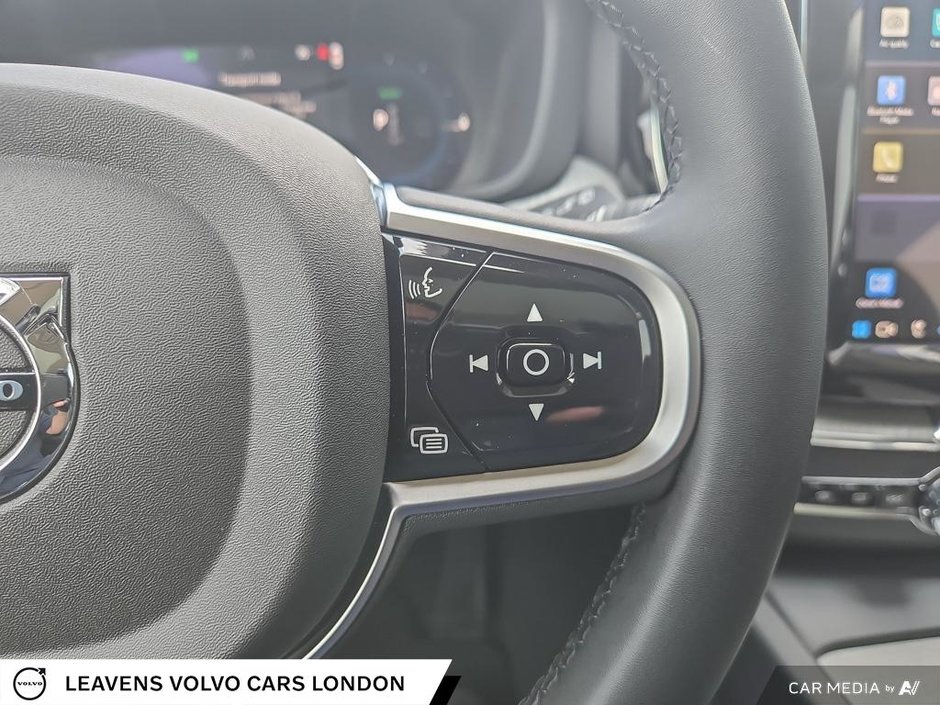 2025 Volvo XC60 Plug-in Hybrid PLUS DARK THEME-15