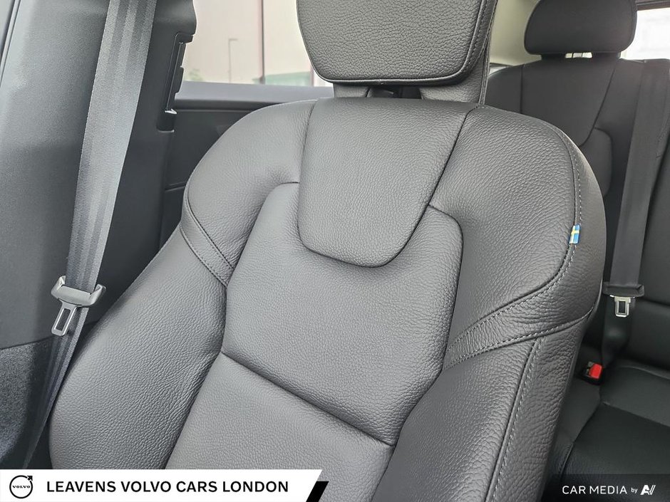 2025 Volvo XC60 Plug-in Hybrid PLUS DARK THEME-19