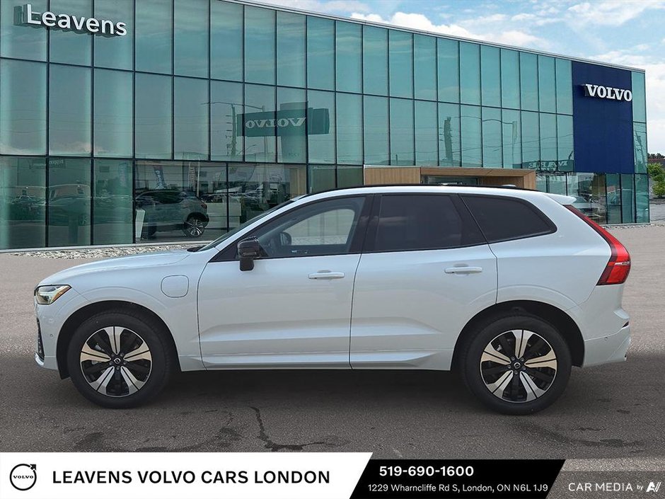 2025 Volvo XC60 Plug-in Hybrid PLUS DARK THEME-0