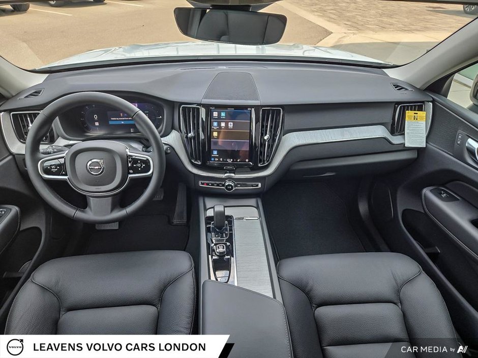 2025 Volvo XC60 Plug-in Hybrid PLUS DARK THEME-23