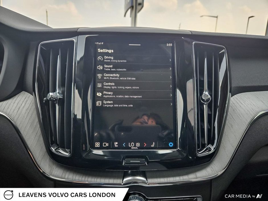 2025 Volvo XC60 Plug-in Hybrid PLUS DARK THEME-27