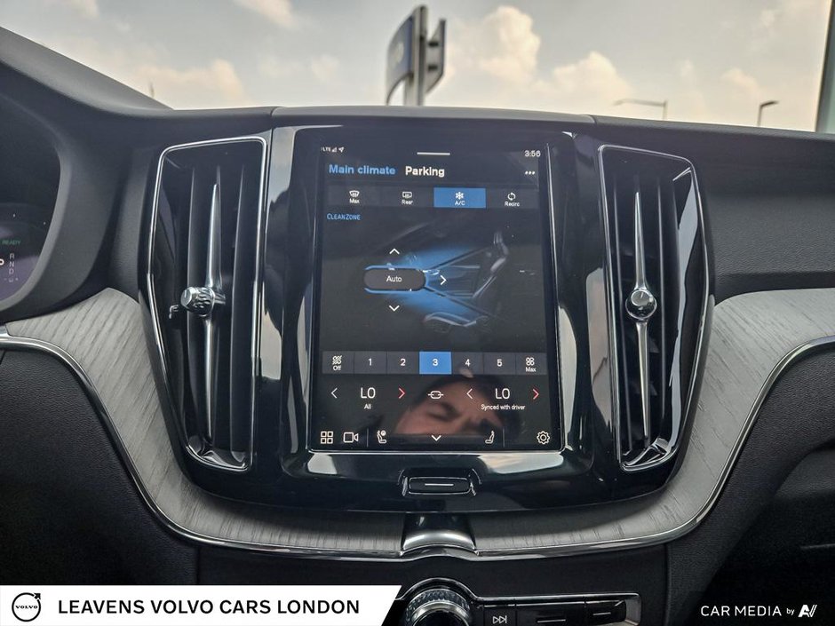 2025 Volvo XC60 Plug-in Hybrid PLUS DARK THEME-29