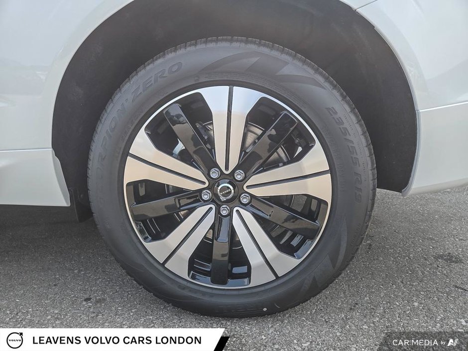 2025 Volvo XC60 Plug-in Hybrid PLUS DARK THEME-5