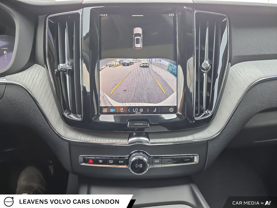 2025 Volvo XC60 Plug-in Hybrid PLUS DARK THEME-18