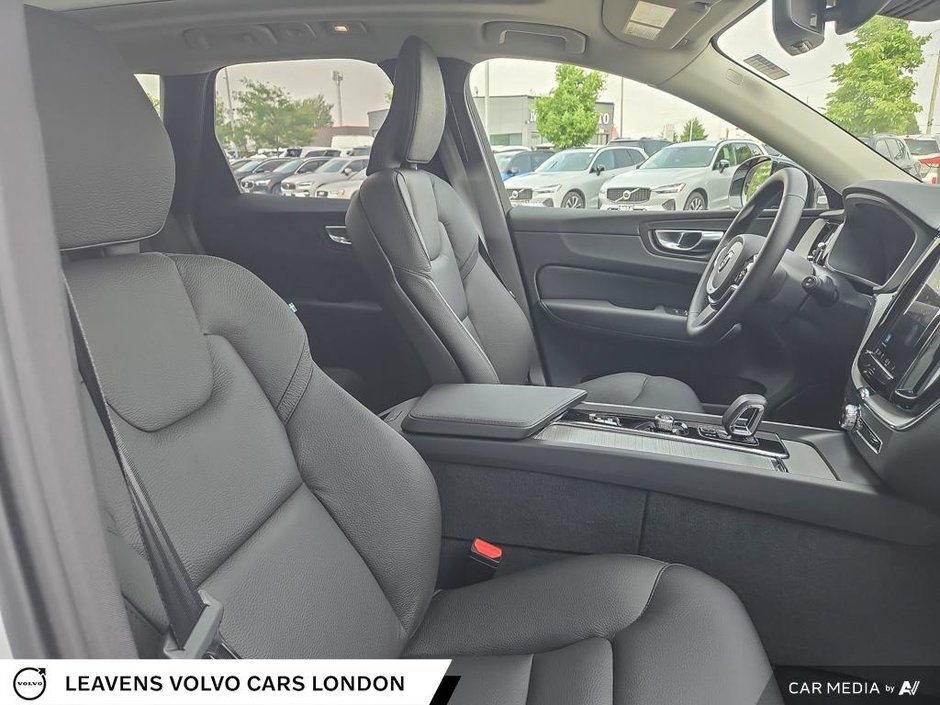 2025 Volvo XC60 Plug-in Hybrid PLUS DARK THEME-21