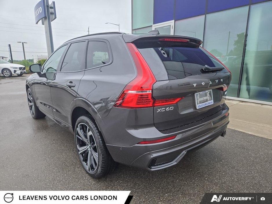 2025 Volvo XC60 PLUG-IN HYBRID ULTRA DARK THEME-10