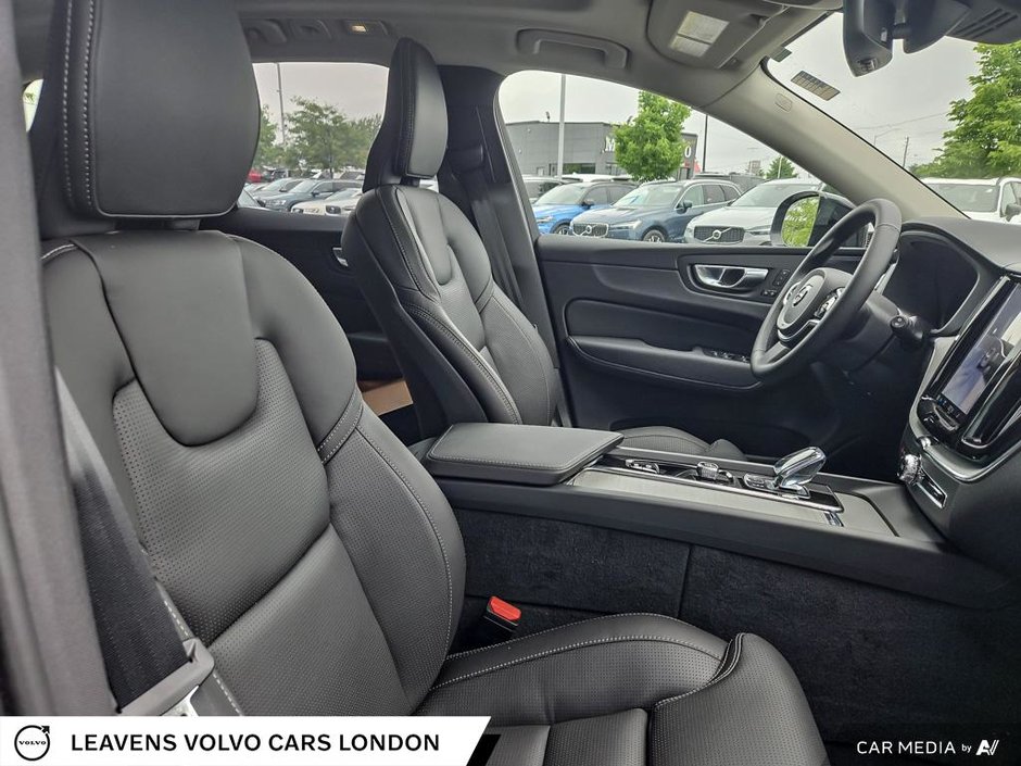 2025 Volvo XC60 Plug-in Hybrid ULTRA DARK THEME-21