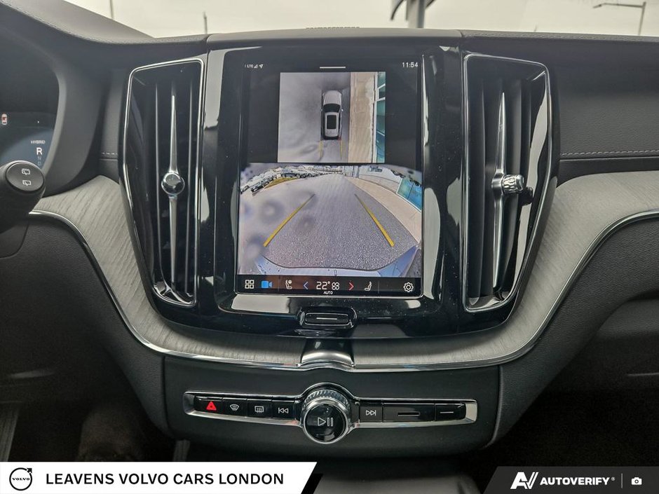 2025 Volvo XC60 PLUG-IN HYBRID ULTRA DARK THEME-18