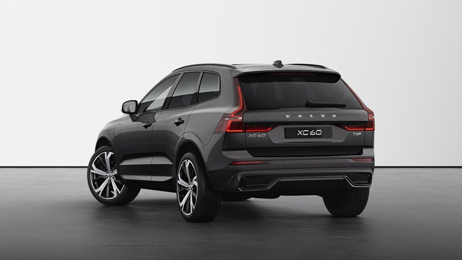 2025 Volvo XC60 Plug-in Hybrid ULTRA DARK THEME-1