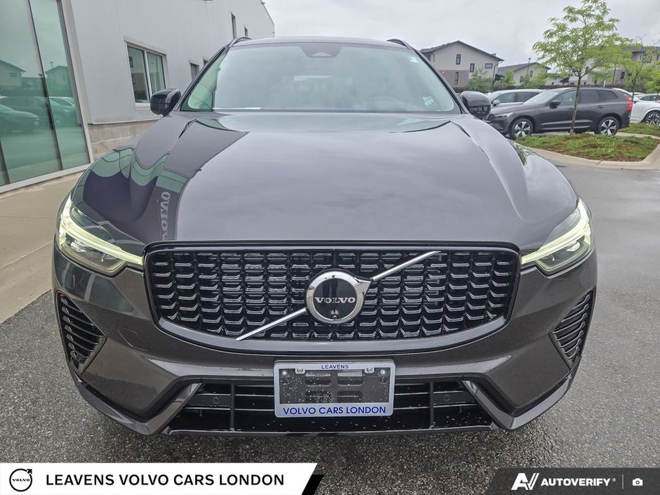 2025 Volvo XC60 PLUG-IN HYBRID ULTRA DARK THEME-8