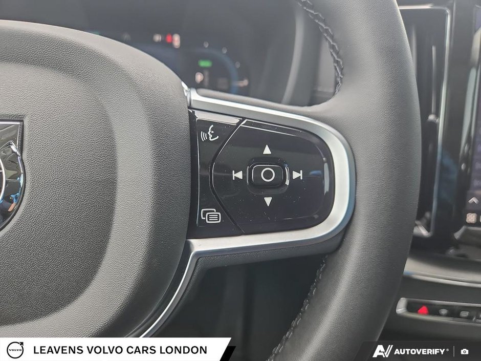 2025 Volvo XC60 PLUG-IN HYBRID ULTRA DARK THEME-15