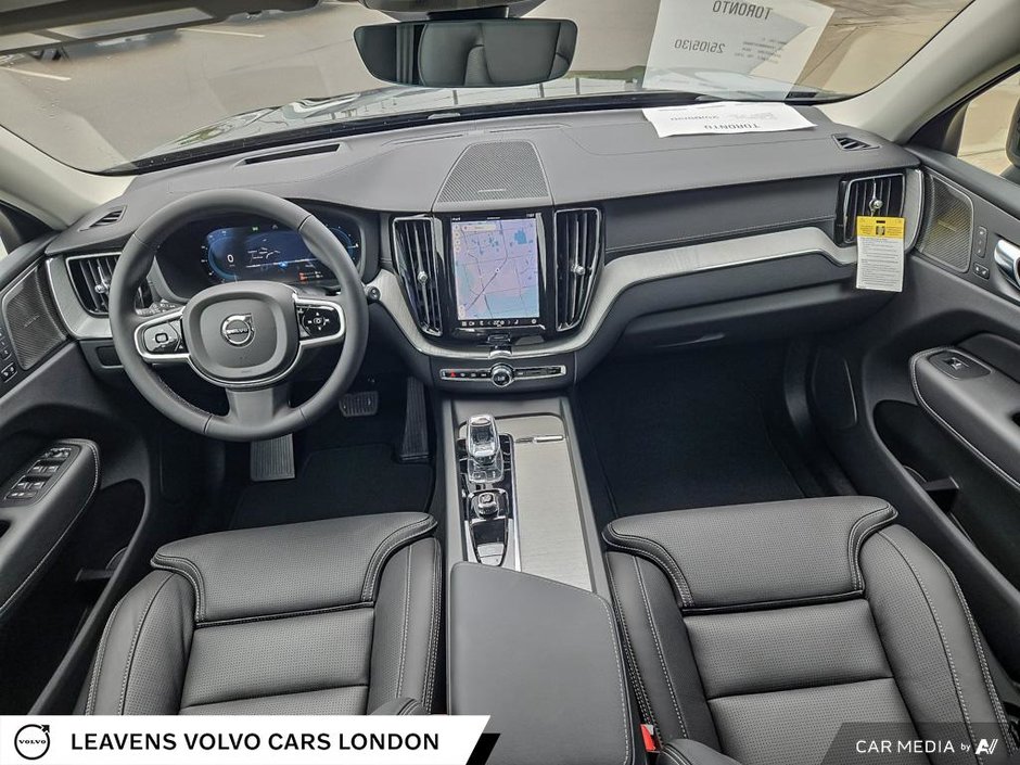 2025 Volvo XC60 Plug-in Hybrid ULTRA DARK THEME-23