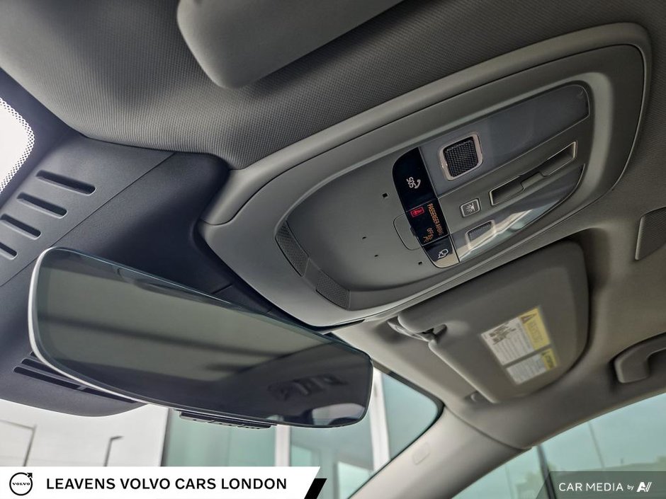 2025 Volvo XC60 Plug-in Hybrid ULTRA DARK THEME-20