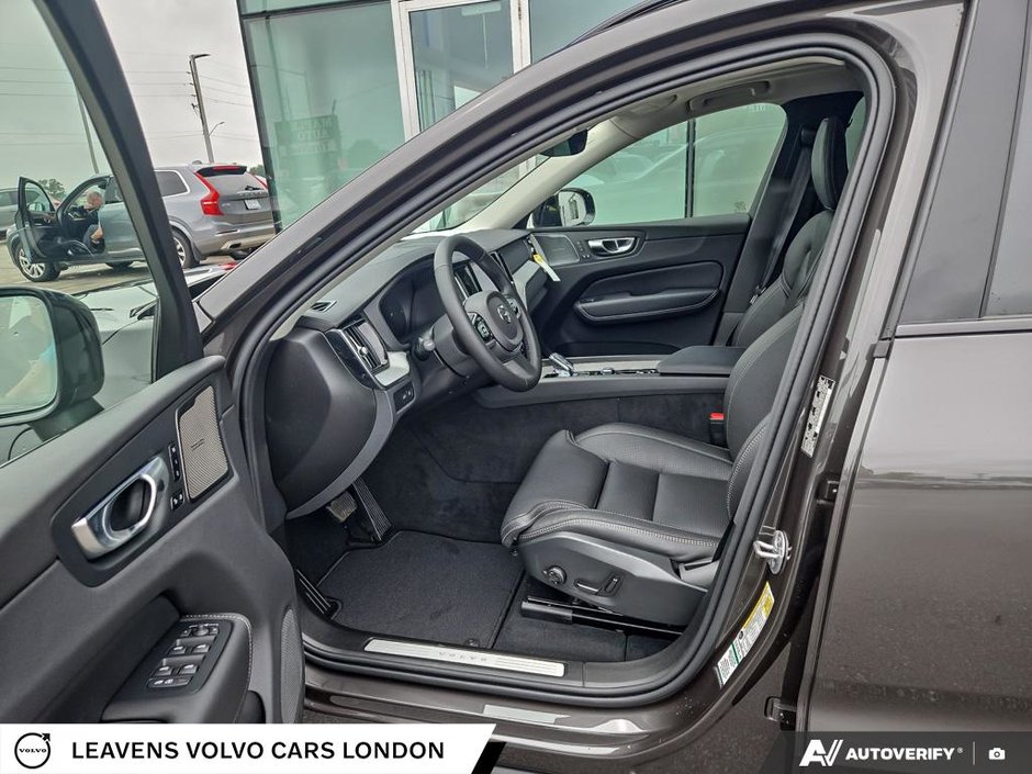 2025 Volvo XC60 PLUG-IN HYBRID ULTRA DARK THEME-25