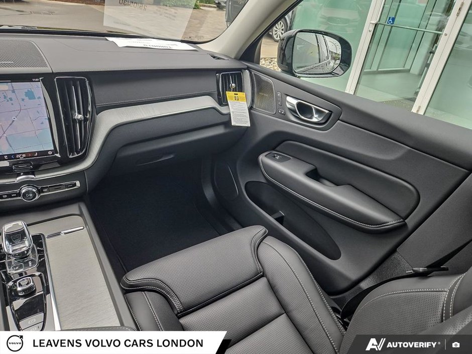 2025 Volvo XC60 PLUG-IN HYBRID ULTRA DARK THEME-24