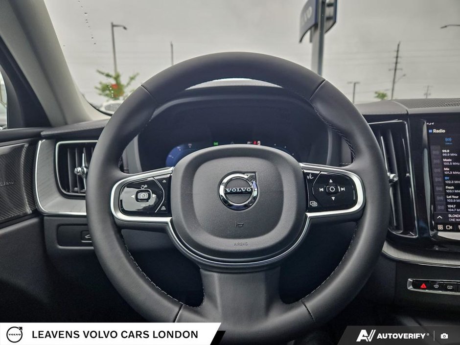 2025 Volvo XC60 PLUG-IN HYBRID ULTRA DARK THEME-13