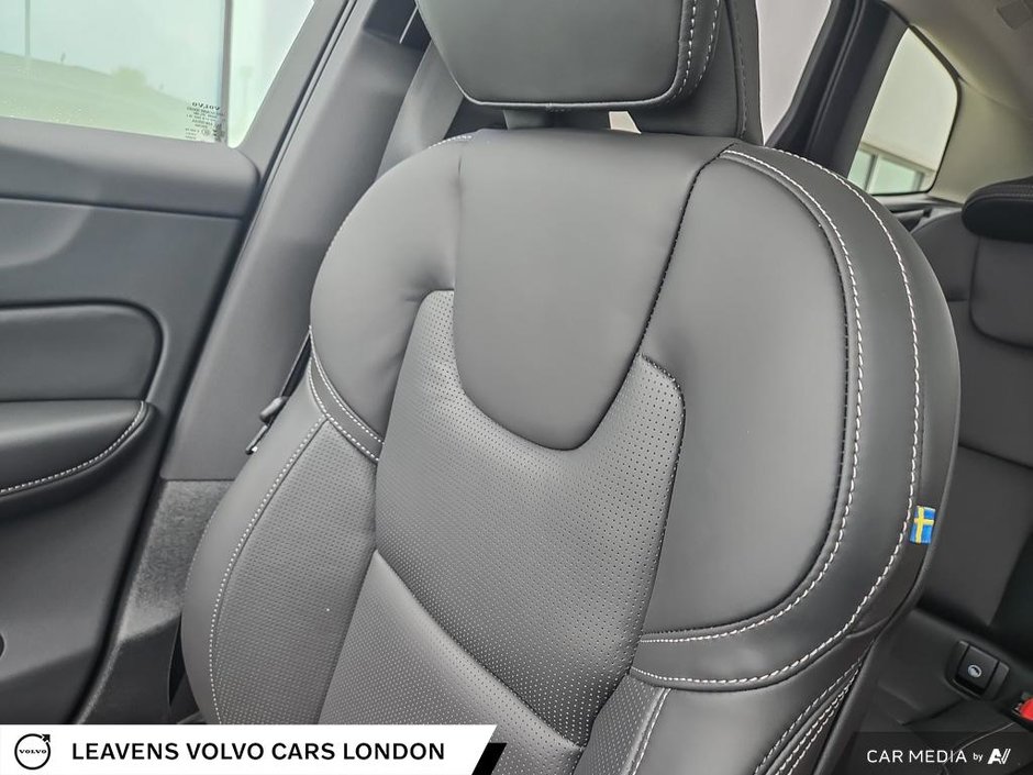 2025 Volvo XC60 Plug-in Hybrid ULTRA DARK THEME-19