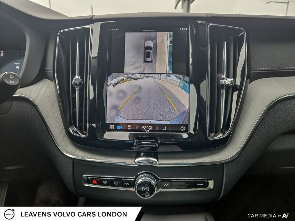 2025 Volvo XC60 Plug-in Hybrid ULTRA DARK THEME-18
