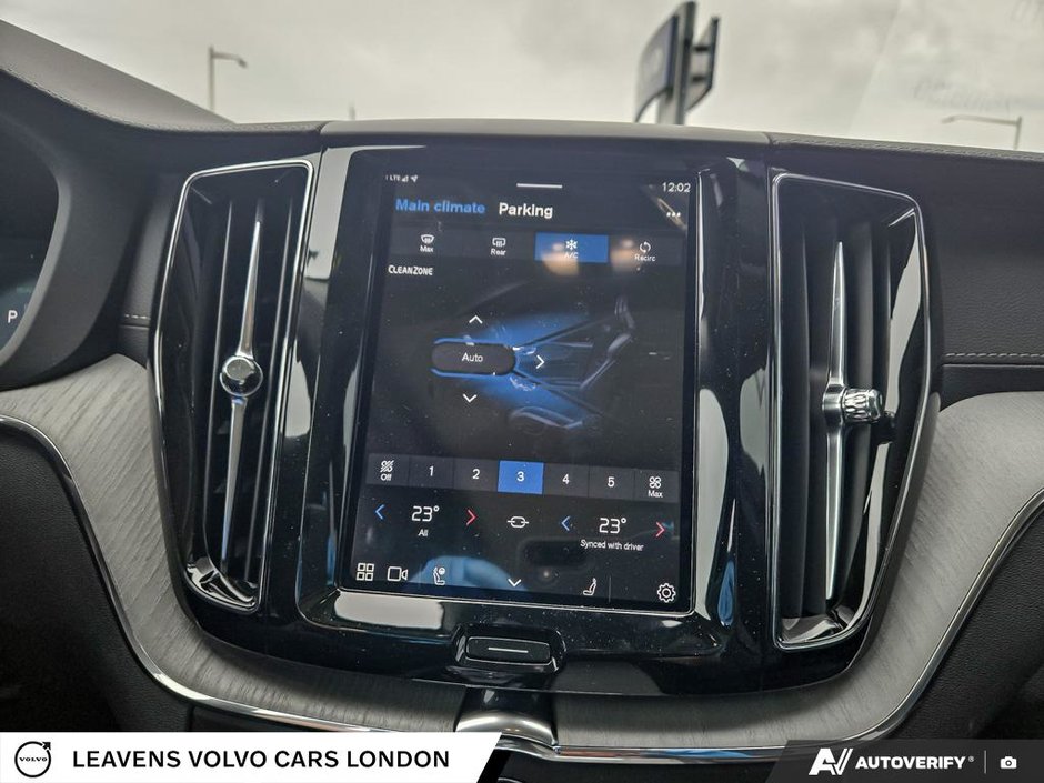 2025 Volvo XC60 PLUG-IN HYBRID ULTRA DARK THEME-29