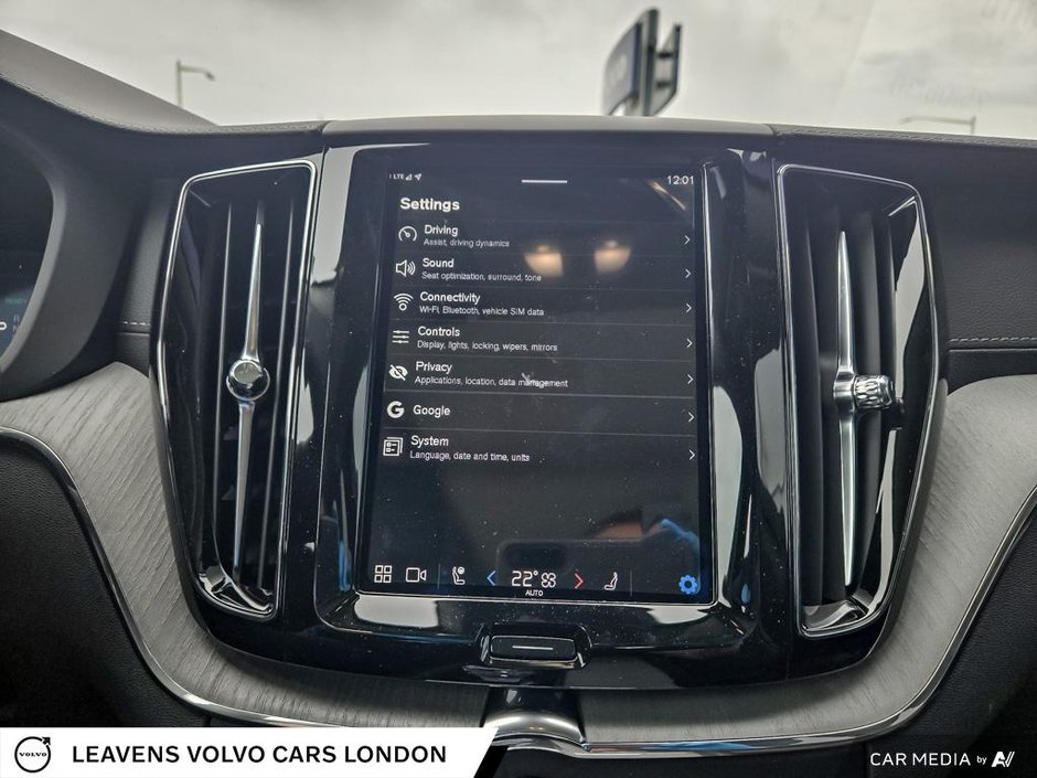 2025 Volvo XC60 Plug-in Hybrid ULTRA DARK THEME-27