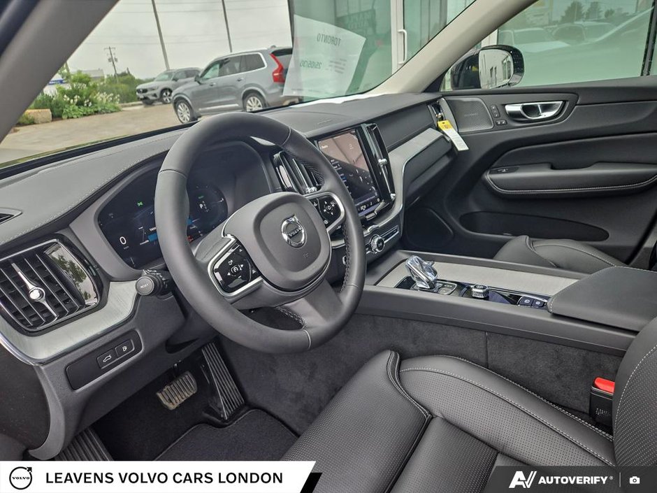 2025 Volvo XC60 PLUG-IN HYBRID ULTRA DARK THEME-12