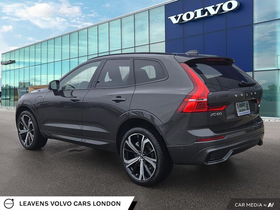 2025 Volvo XC60 Plug-in Hybrid ULTRA DARK THEME-3