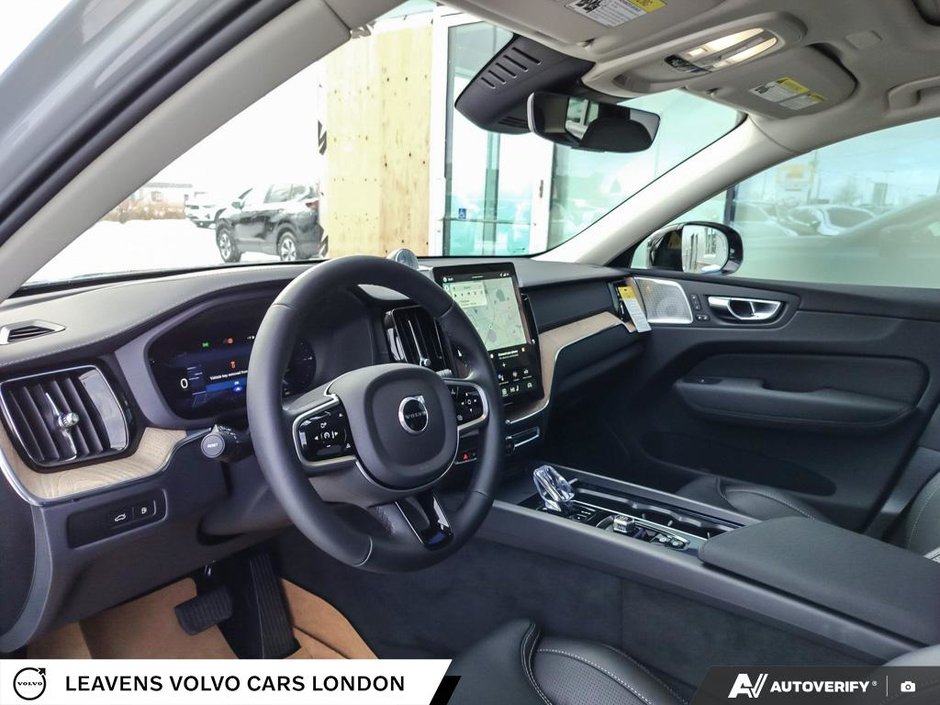 2026 Volvo XC60 PLUG-IN HYBRID ULTRA DARK THEME-12