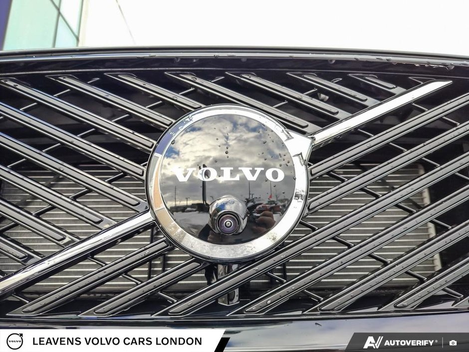 2026 Volvo XC60 PLUG-IN HYBRID ULTRA DARK THEME-8