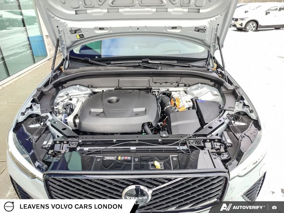 2026 Volvo XC60 PLUG-IN HYBRID ULTRA DARK THEME-9