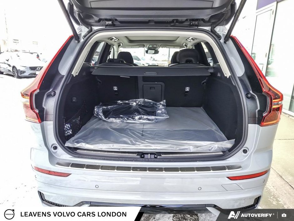 2026 Volvo XC60 PLUG-IN HYBRID ULTRA DARK THEME-11