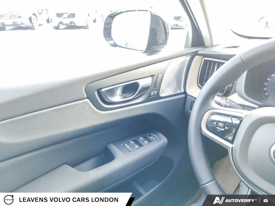 2026 Volvo XC60 PLUG-IN HYBRID ULTRA DARK THEME-16