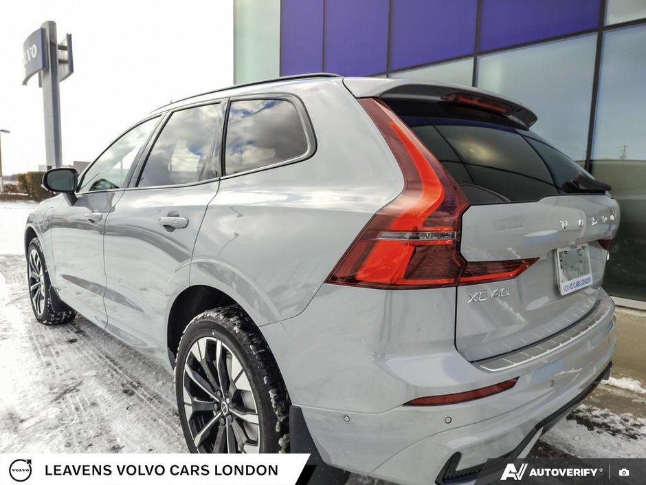 2026 Volvo XC60 PLUG-IN HYBRID ULTRA DARK THEME-10
