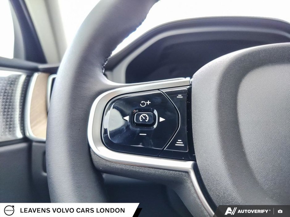 2026 Volvo XC60 PLUG-IN HYBRID ULTRA DARK THEME-29