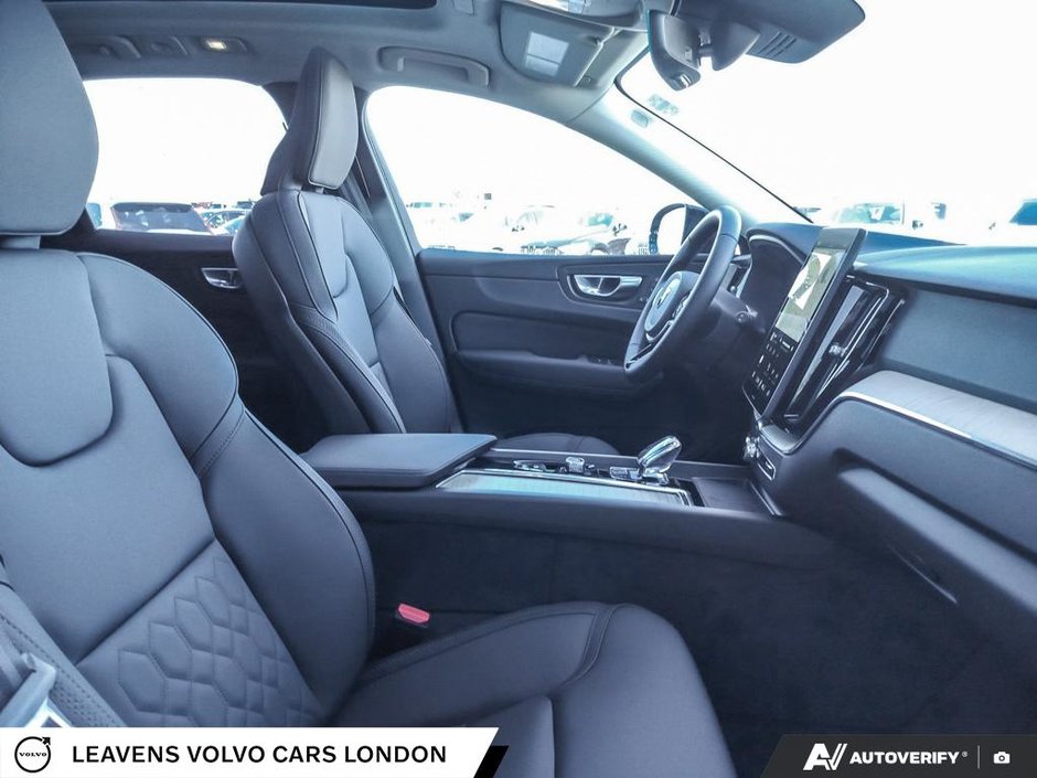 2026 Volvo XC60 PLUG-IN HYBRID PLUS DARK THEME-21