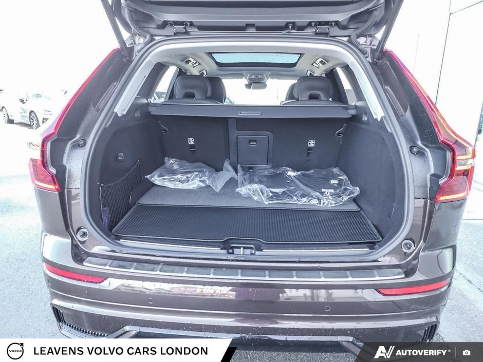 2026 Volvo XC60 PLUG-IN HYBRID PLUS DARK THEME-11